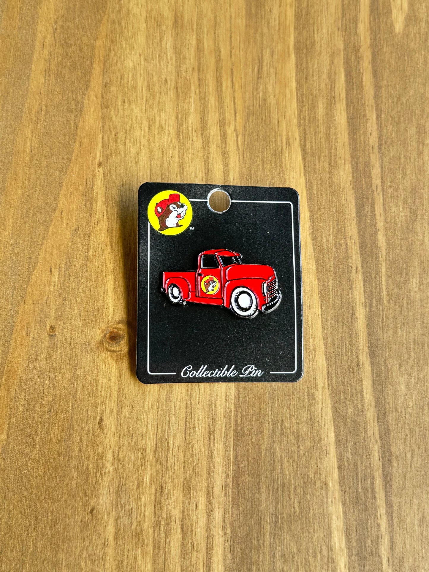 Buc-ee's バッキーズ ピンバッジ(赤トラック)