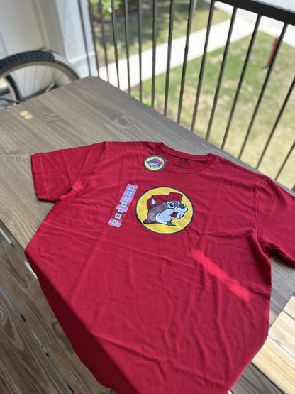 Buc-ee's バッキーズ プリント Tシャツ（赤×ロゴ）