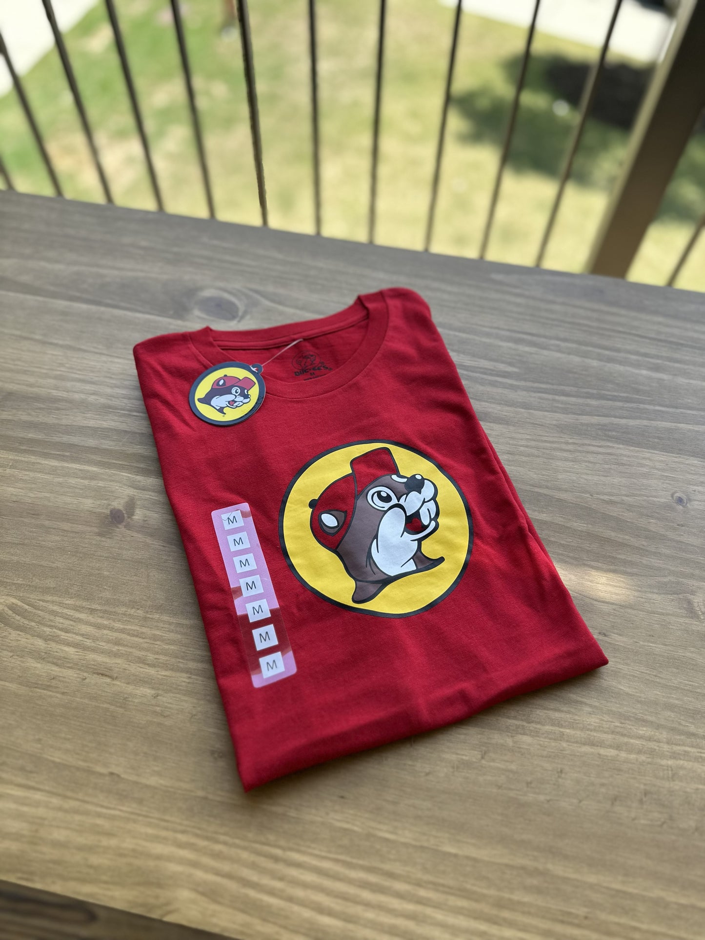 Buc-ee's バッキーズ プリント Tシャツ（赤×ロゴ）